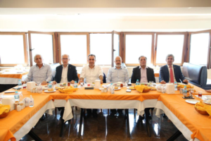 İBB Başkan Danışmanı Mehmet ÇAKILCIOĞLU öncülüğünde, Ticaret Merkezi Başkanları Alazade Restoran'da biraraya geldi. 