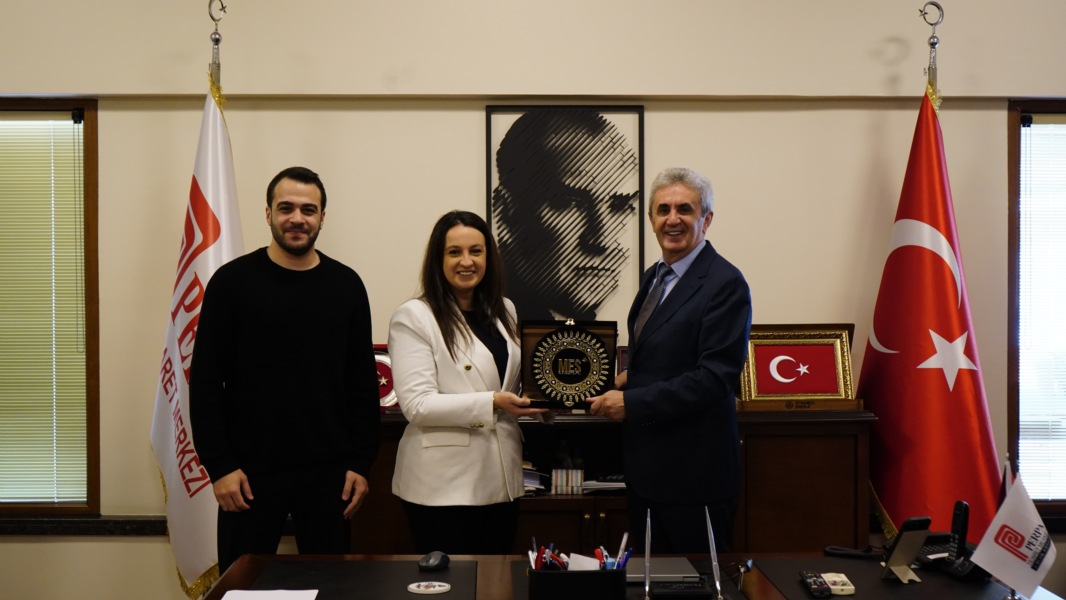 PERPA A Blok Yönetim Kurulu Başkanı Hasan SEZGİN’e Teşekkür Plaketi 