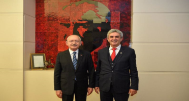 Başkanımız Hasan SEZGİN, Cumhuriyet Halk Partisi (CHP) Genel Başkanı Sayın Kemal KILIÇDAROĞLU'nu makamında ziyaret etti. 