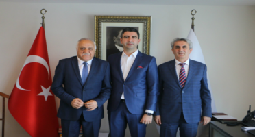 Başkanımız Hasan SEZGİN, Kartal Belediye Başkanı Gökhan YÜKSEL'i makamında ziyaret etti. 