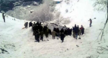 Van Bahçesaray'da çığ fekaletinde şehit olan askerlerimize ve vatandaşlarımıza Allah'tan rahmet, yaralılara da acil şifalar dileriz. 