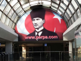 TÜRK BAYRAĞIMIZ VE ATATÜRK PORTREMİZ  PERPA'YA VE A BLOK'A HAYIRLI OLSUN. PERPA' MIZA YAKIŞTI..